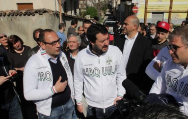 L’Aquila, il ritorno di Salvini tra selfie, autografi e proteste