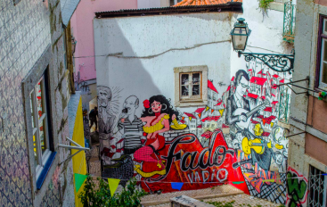 Lisbona, street art tra le luci delle città invisibili