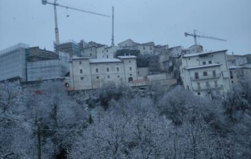 La neve di Fontecchio avvolge i colori di “Niente di speciale”