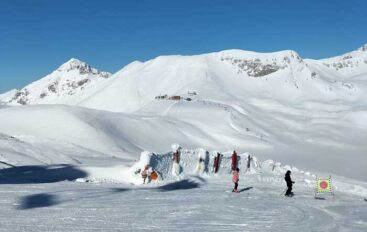 Si scia sul Gran Sasso tra sole e strade chiuse