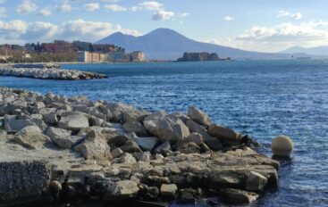 Napoli, il mare infinito