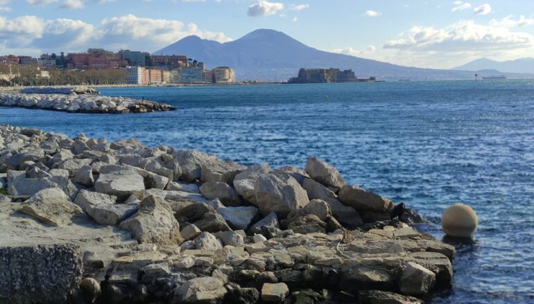 Napoli, il mare infinito