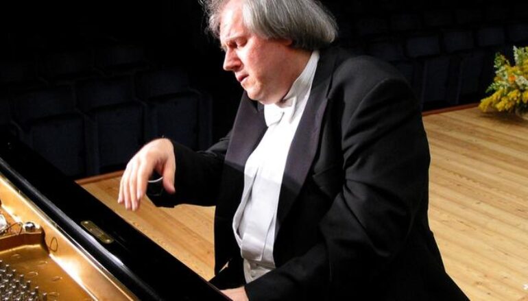 Sokolov al pianoforte sulle note di Bach e Mozart
