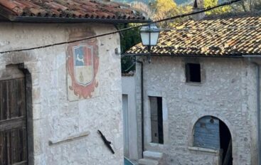 In Abruzzo riapre la casa medievale più piccola al mondo