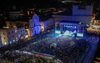 Con la Perdonanza, L’Aquila ritrova piazza Duomo