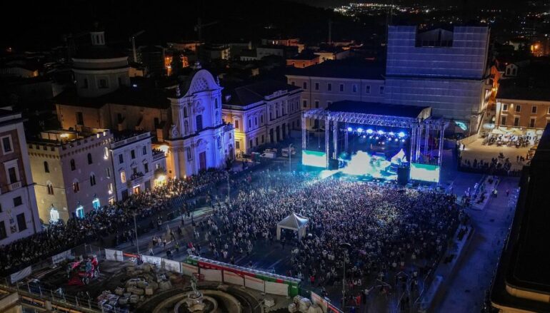 Con la Perdonanza, L’Aquila ritrova piazza Duomo