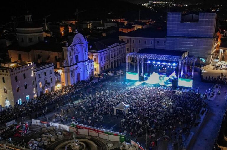 Con la Perdonanza, L’Aquila ritrova piazza Duomo