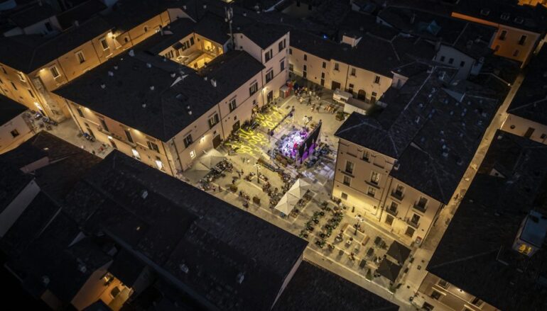 Quando il restyling urbano ridisegna anche la movida. L’esempio di Piazza Chiarino