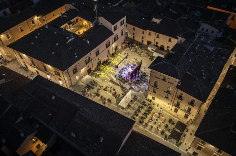 Quando il restyling urbano ridisegna anche la movida. L’esempio di Piazza Chiarino