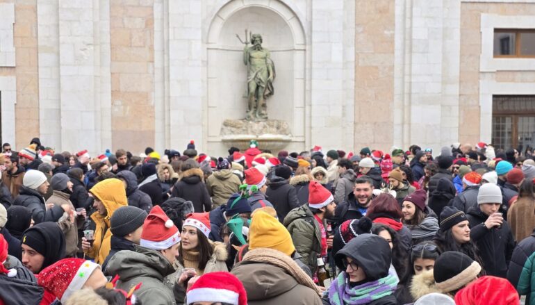 L’aperitivo della vigilia all’Aquila sotto la neve