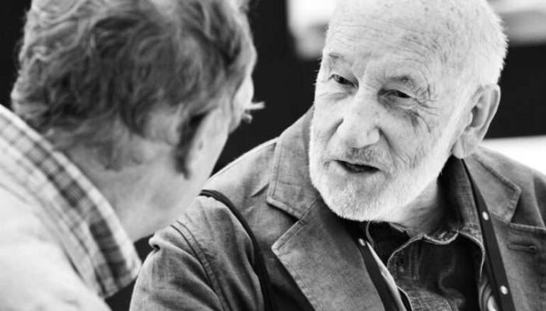 Addio a Berengo Gardin, l’artigiano dell’immagine che raccontò L’Aquila