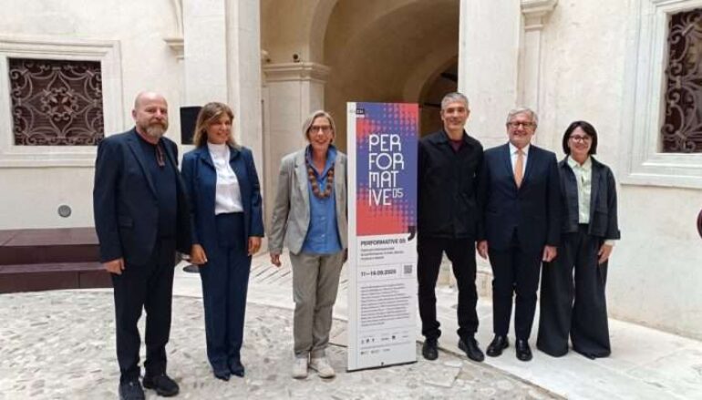 Linguaggio e identità: inaugurata Performative 05