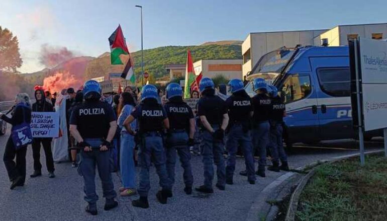 Sit-in ProPal a L’Aquila davanti alla Leonardo