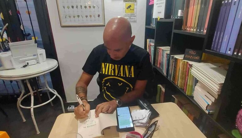 “Lithium 24” il racconto di Fabio Iuliano tra le ombre di una Parigi sospettosa