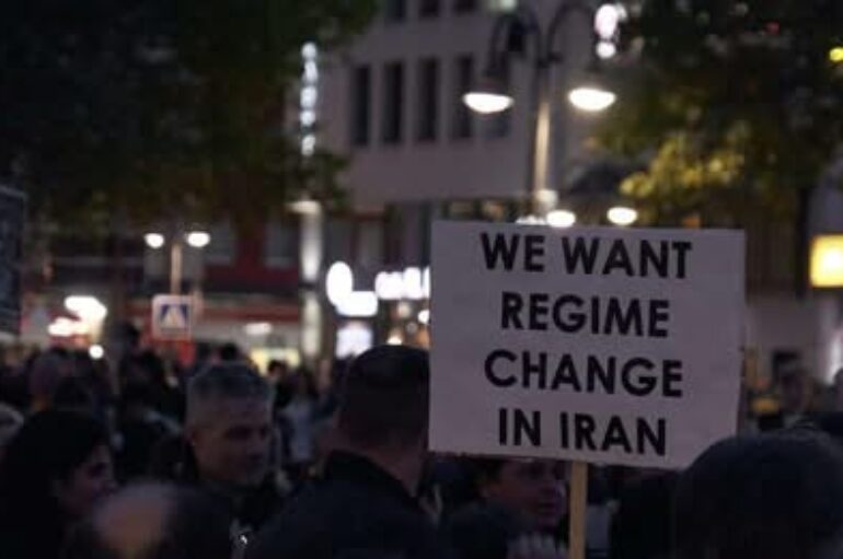 “L’Iran non deve restare solo”