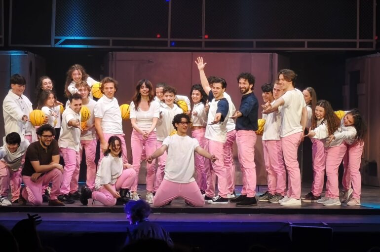 “Il ragazzo dai pantaloni rosa” diventa un Musical