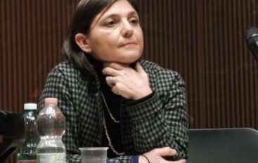 Serracchiani: “Riforma politica che cambia 7 articoli”