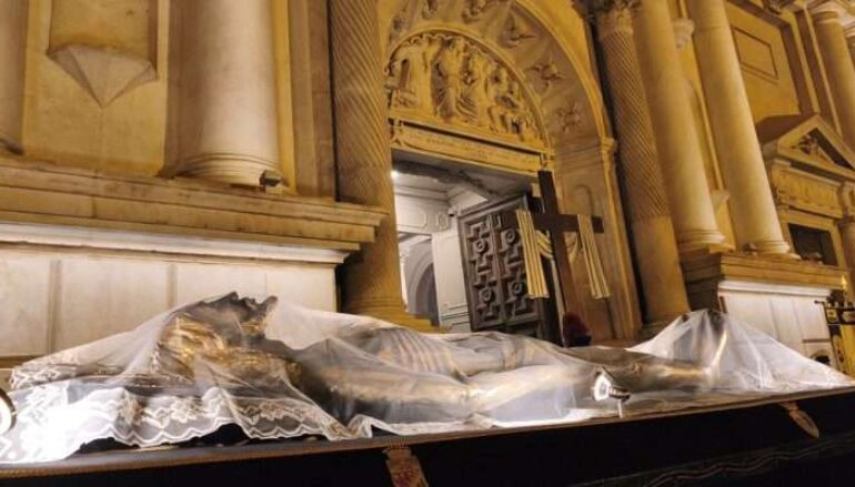 Il Cristo di Brindisi restaurato torna a muoversi tra le vie del centro