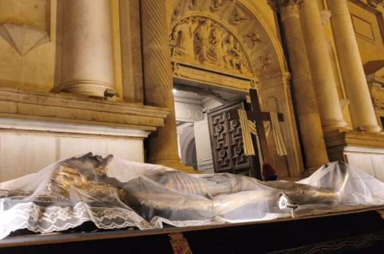 Il Cristo di Brindisi restaurato torna a muoversi tra le vie del centro