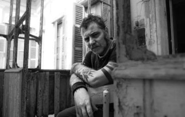 Carmelo Pipitone, chitarra e nervi scoperti all’Aquila con “Quinto Quarto”