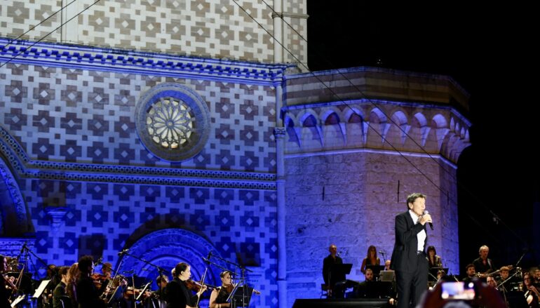 Il Fuoco attraversa Collemaggio: la Perdonanza diventa racconto tv