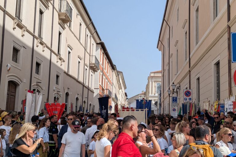 Dentro il Corteo della 732esima Perdonanza