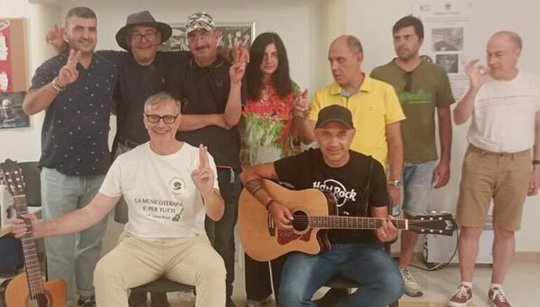 Musicoterapia, da Ivan Graziani a Hendrix, viaggio nel rock al Centro diurno