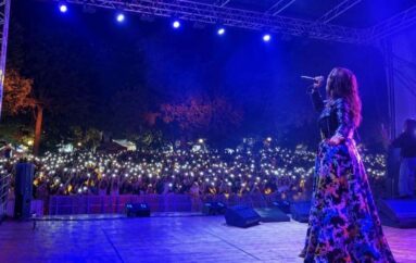 Cristina D’Avena fa cantare L’Aquila: “I sorrisi che arrivano dal cuore”