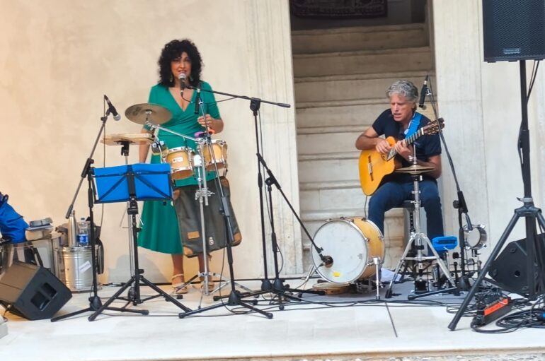 Palazzo Benedetti, il jazz si muove tra sax, corpi e opere d’arte