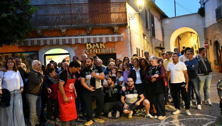 I ragazzi riaprono il bar del paese, la “restanza” di Canistro